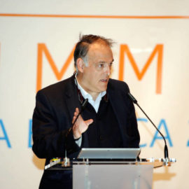 ■ TEBAS ABOGA EN ALICANTE POR MEJORAR LA ORGANIZACIÓN DE LA INDUSTRIA DEL DEPORTE EN ESPAÑA